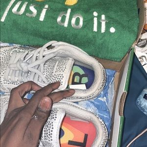 Low Nike donks with diamonds